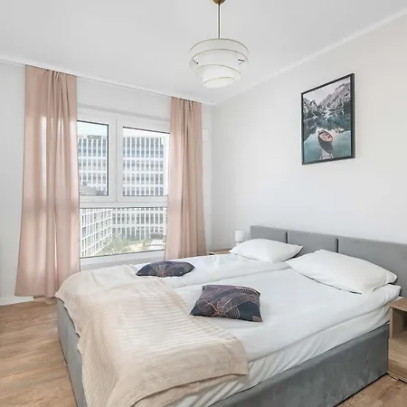 Spacious Family With A Balcony And Parking By Renters