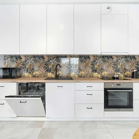 Spacious Family With A Balcony And Parking By Renters Wroclaw