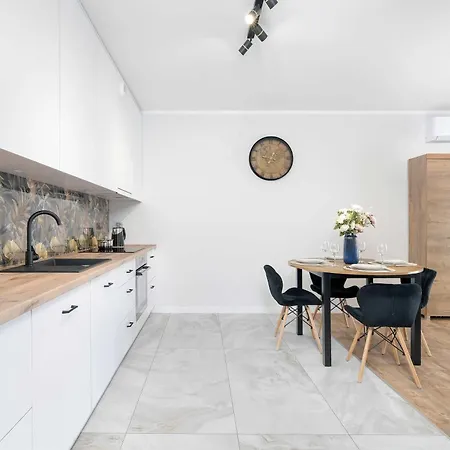 Spacious Family With A Balcony And Parking By Renters Daire