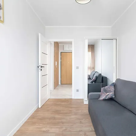 Spacious Family With A Balcony And Parking By Renters Apartman Wrocław