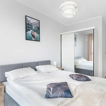 Spacious Family With A Balcony And Parking By Renters Wrocław